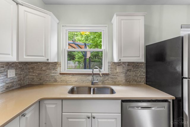 167 S Grove Avenue, Wyoming, OH 45215