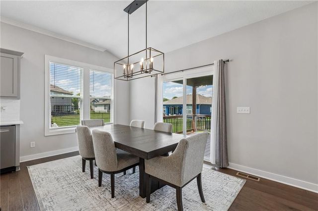 3212 SW Arbor Tree Drive, Lee's Summit, MO 64082