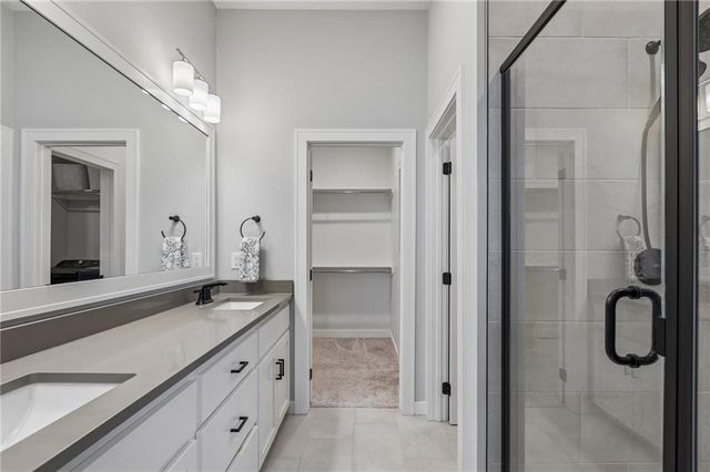 3212 SW Arbor Tree Drive, Lee's Summit, MO 64082