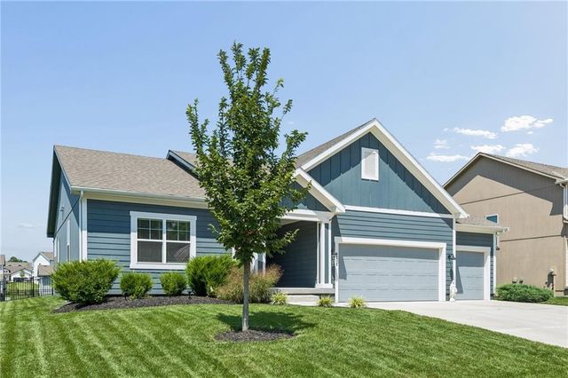 3212 SW Arbor Tree Drive, Lee's Summit, MO 64082