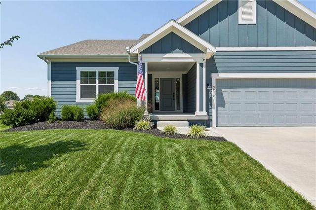 3212 SW Arbor Tree Drive, Lee's Summit, MO 64082