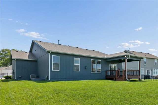 3212 SW Arbor Tree Drive, Lee's Summit, MO 64082
