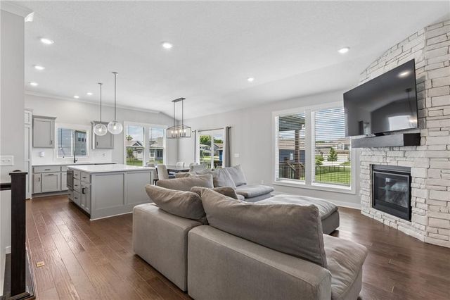 3212 SW Arbor Tree Drive, Lee's Summit, MO 64082