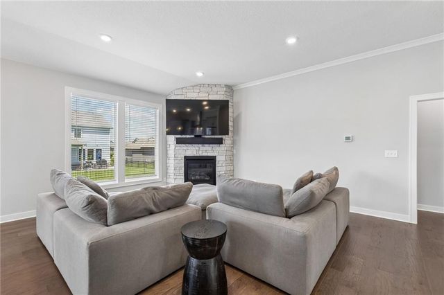 3212 SW Arbor Tree Drive, Lee's Summit, MO 64082