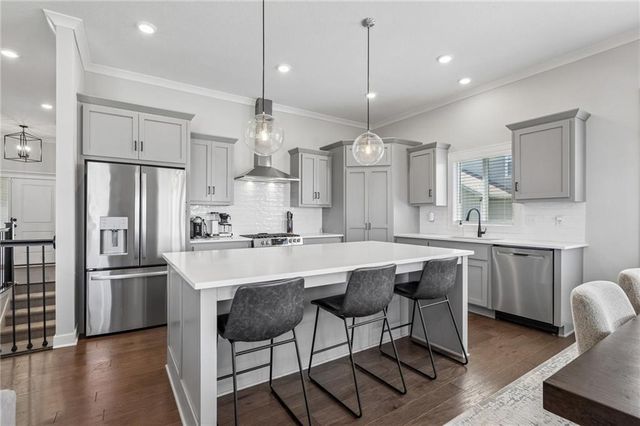 3212 SW Arbor Tree Drive, Lee's Summit, MO 64082