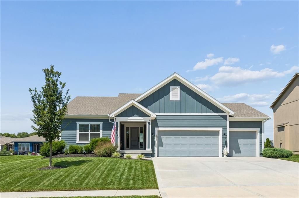 3212 SW Arbor Tree Drive, Lee's Summit, MO 64082