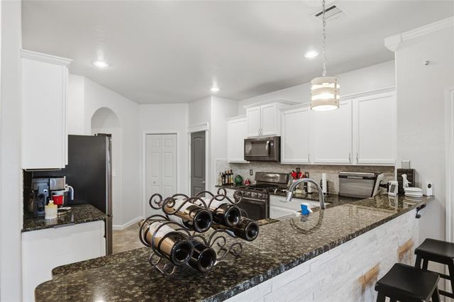 11001 SW 39th Court, Mustang, OK 73064