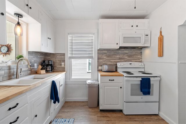 7 Concord Avenue, Hampton, NH 03842