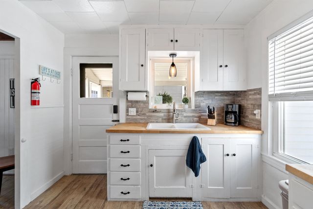 7 Concord Avenue, Hampton, NH 03842