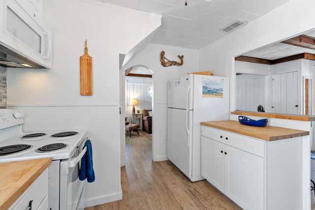 7 Concord Avenue, Hampton, NH 03842