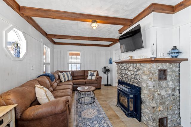 7 Concord Avenue, Hampton, NH 03842