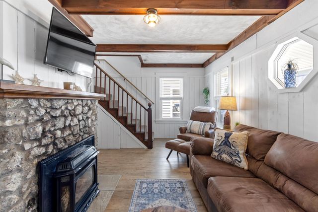 7 Concord Avenue, Hampton, NH 03842
