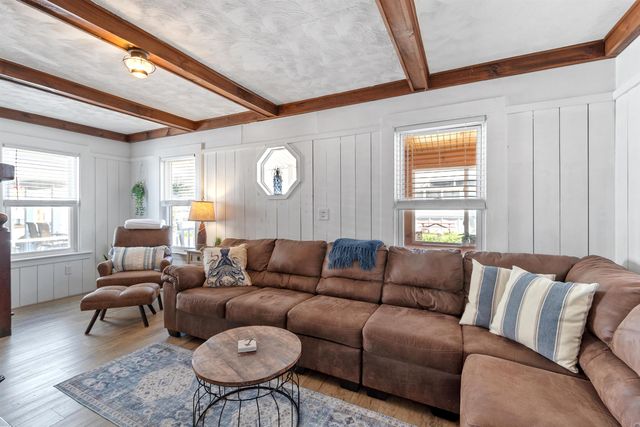 7 Concord Avenue, Hampton, NH 03842