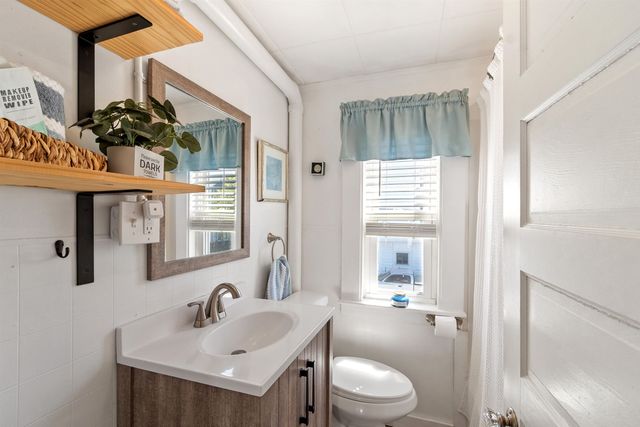 7 Concord Avenue, Hampton, NH 03842