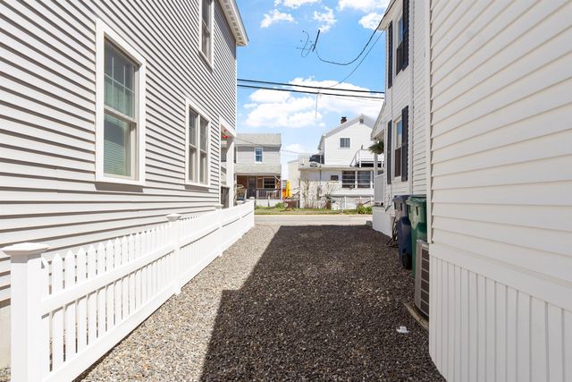7 Concord Avenue, Hampton, NH 03842