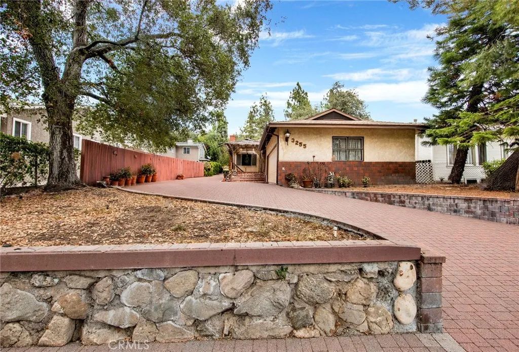 3255 Montrose, Glendale, CA 91214