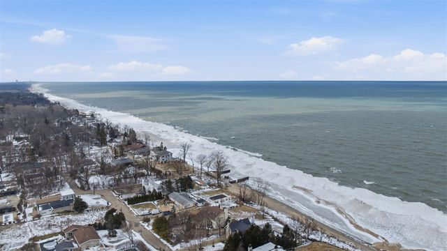 49035 Skyhi Drive, New Buffalo, MI 49117
