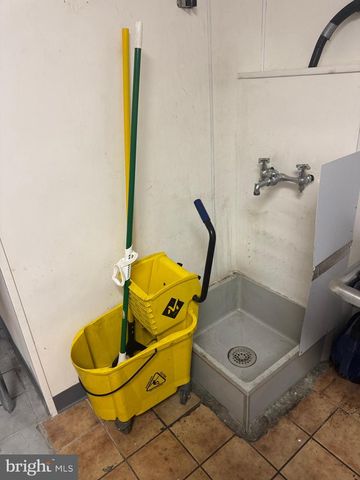 3433 GREENMOUNT AVE, Baltimore, MD 21218