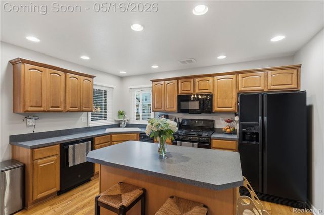 195 Davis Street, Wyandotte, MI 48192