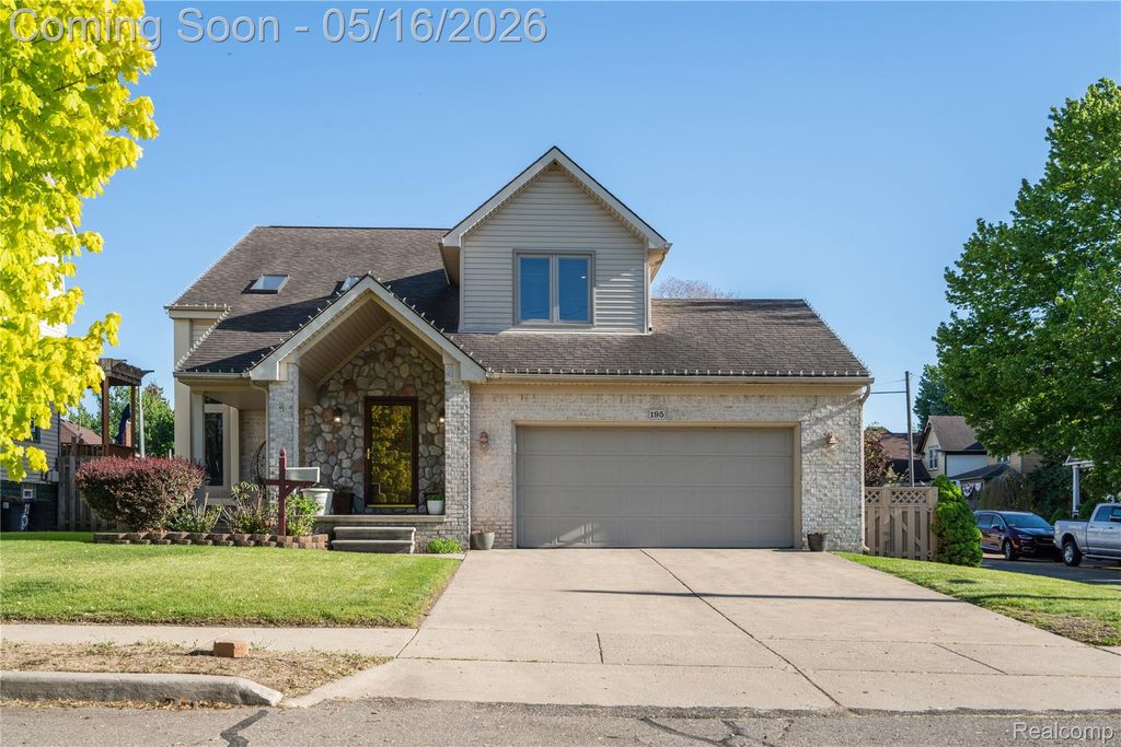 195 Davis Street, Wyandotte, MI 48192