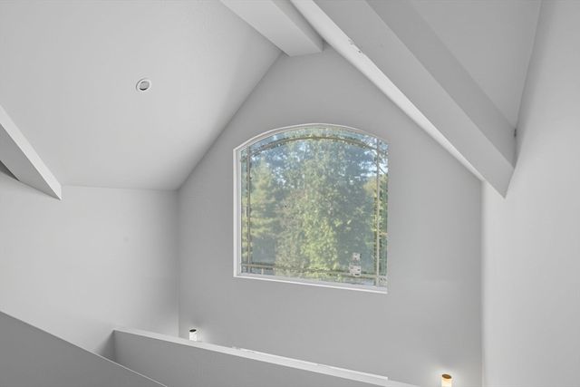 9 Lovis Ave, Wakefield, MA 01880