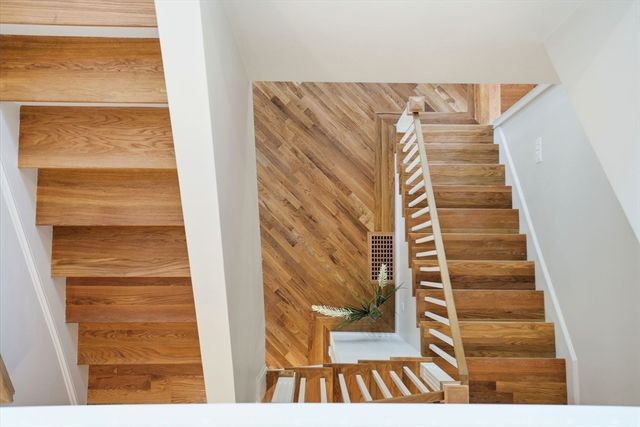 9 Lovis Ave, Wakefield, MA 01880