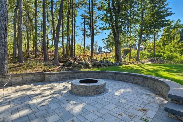 9 Lovis Ave, Wakefield, MA 01880