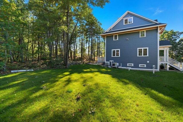 9 Lovis Ave, Wakefield, MA 01880