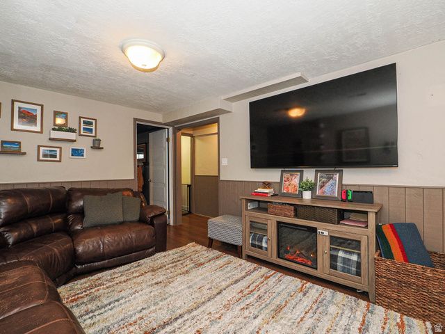 3067 W GREAT PASTURE RD, West Jordan, UT 84088