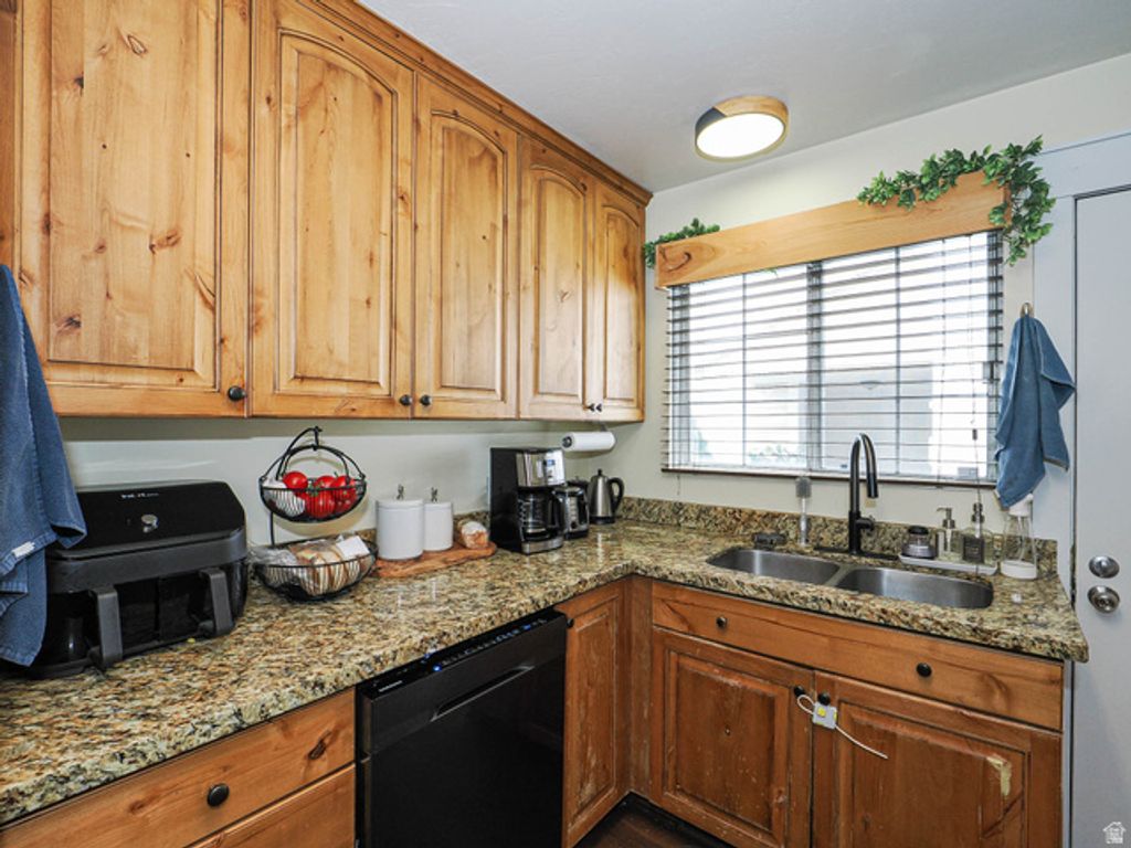 Image 13 of property listing at 3067 W GREAT PASTURE RD, West Jordan, UT 84088