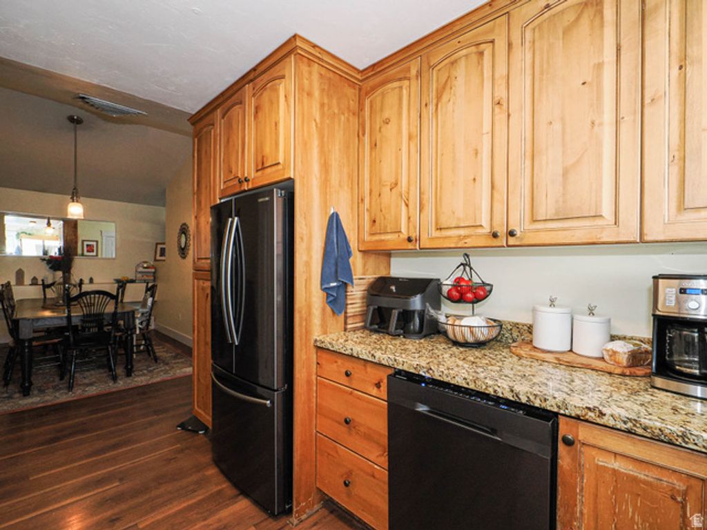 Image 15 of property listing at 3067 W GREAT PASTURE RD, West Jordan, UT 84088
