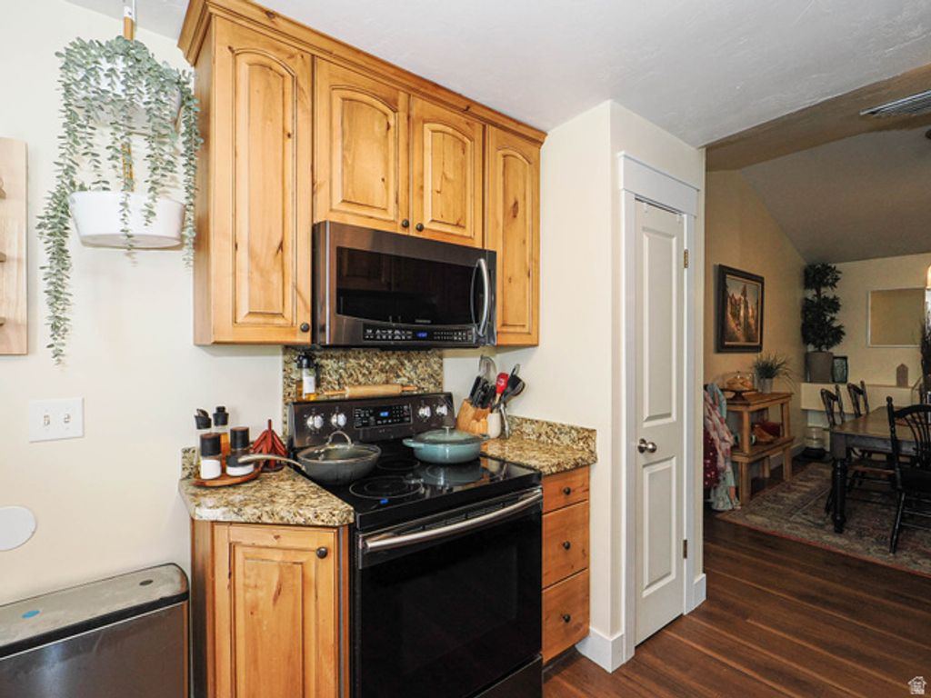 Image 16 of property listing at 3067 W GREAT PASTURE RD, West Jordan, UT 84088