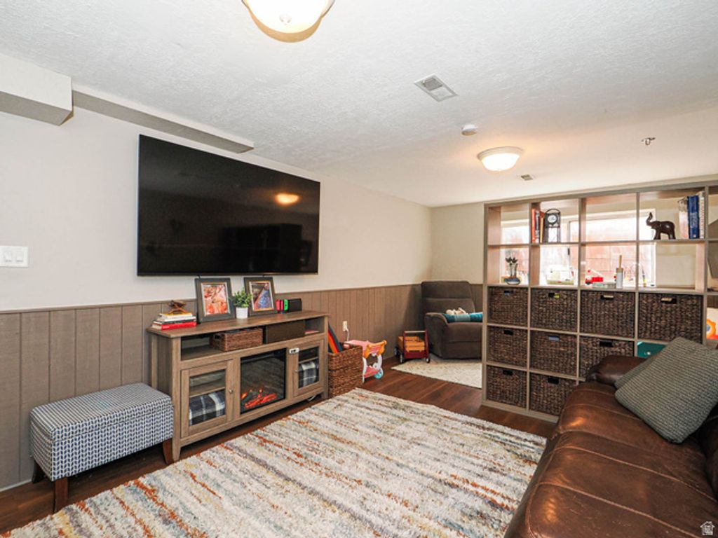 Image 28 of property listing at 3067 W GREAT PASTURE RD, West Jordan, UT 84088