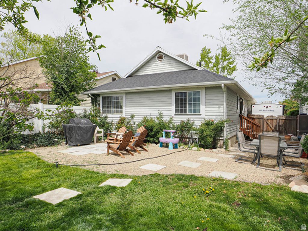 Image 4 of property listing at 3067 W GREAT PASTURE RD, West Jordan, UT 84088
