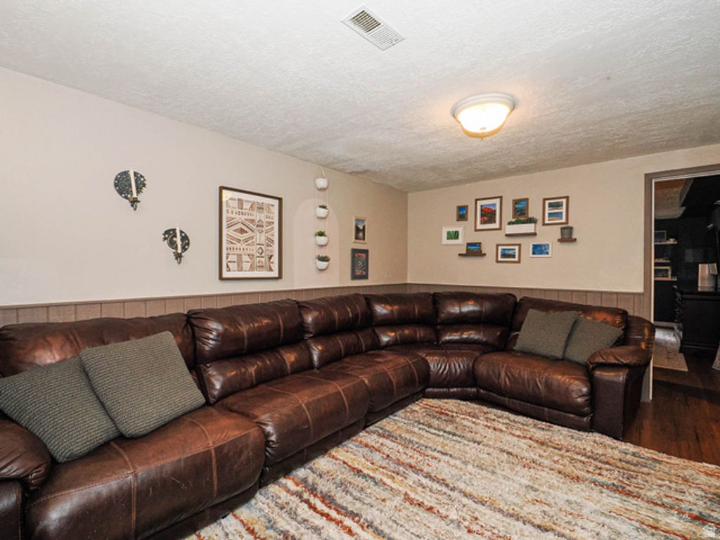 Image 31 of property listing at 3067 W GREAT PASTURE RD, West Jordan, UT 84088