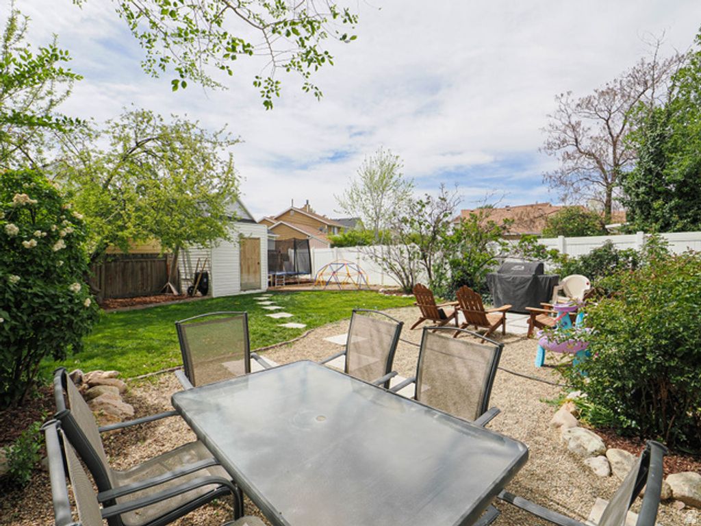 Image 5 of property listing at 3067 W GREAT PASTURE RD, West Jordan, UT 84088
