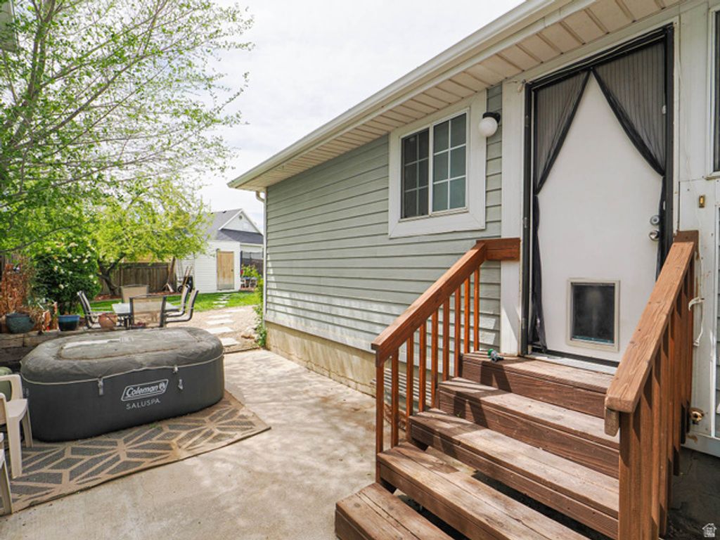 Image 7 of property listing at 3067 W GREAT PASTURE RD, West Jordan, UT 84088