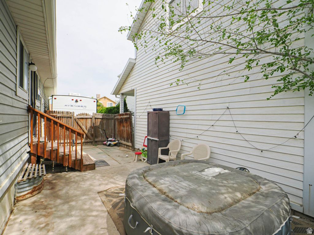 Image 8 of property listing at 3067 W GREAT PASTURE RD, West Jordan, UT 84088