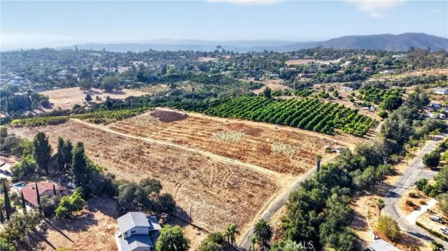 2864 Live Oak Park, Fallbrook, CA 92028