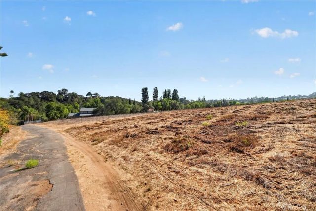 2864 Live Oak Park, Fallbrook, CA 92028