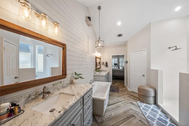 205 Springs Edge Drive, Montgomery, TX 77356