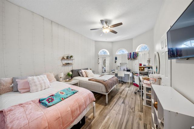 205 Springs Edge Drive, Montgomery, TX 77356