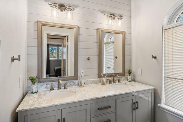 205 Springs Edge Drive, Montgomery, TX 77356