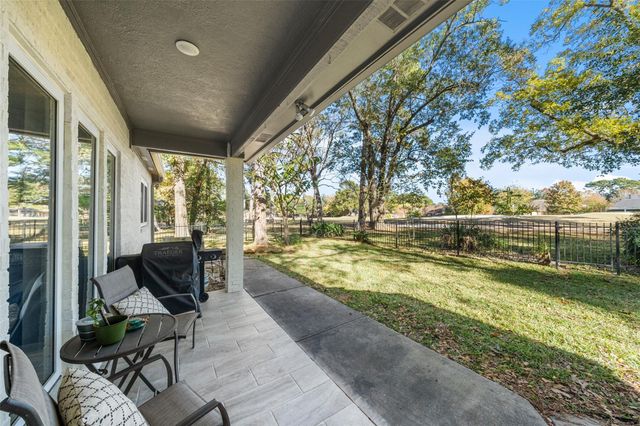 205 Springs Edge Drive, Montgomery, TX 77356