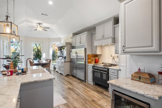 205 Springs Edge Drive, Montgomery, TX 77356