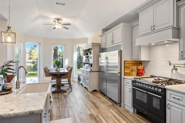 205 Springs Edge Drive, Montgomery, TX 77356