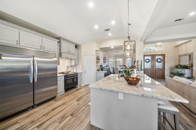 205 Springs Edge Drive, Montgomery, TX 77356