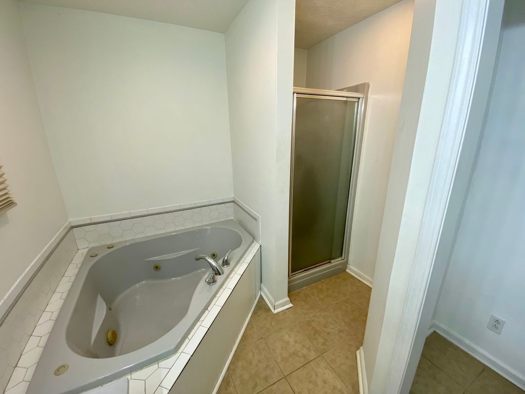 Image 12 of property listing at 514 Country Club Road, Centralia, IL 62801
