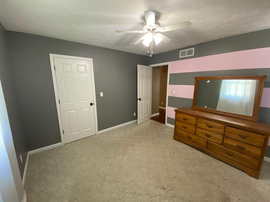 Image 13 of property listing at 514 Country Club Road, Centralia, IL 62801