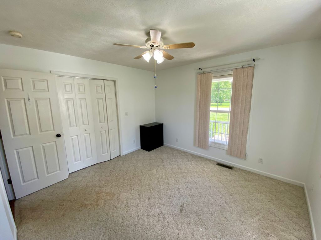 Image 15 of property listing at 514 Country Club Road, Centralia, IL 62801